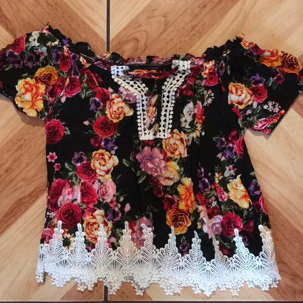 Off the shoulder floral print shirt